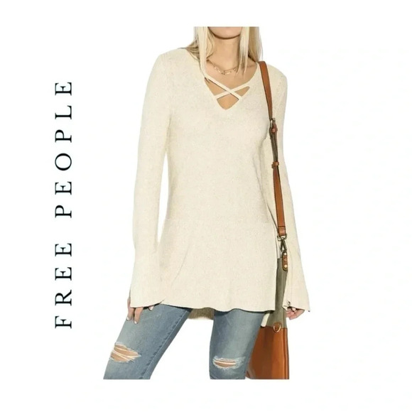 1772. FREE PEOPLE CRISS CROSS SIDE SLIT SWEATER‎ SIZE MEDIUM KNITTED CREAM COLOR - Picture 1 of 11